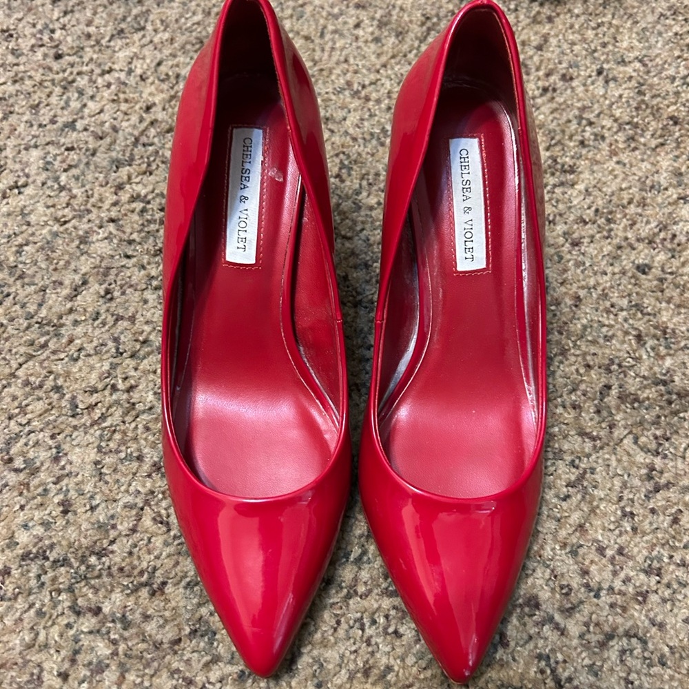 Chelsea & Violet Red Pointed-Toe Heels
